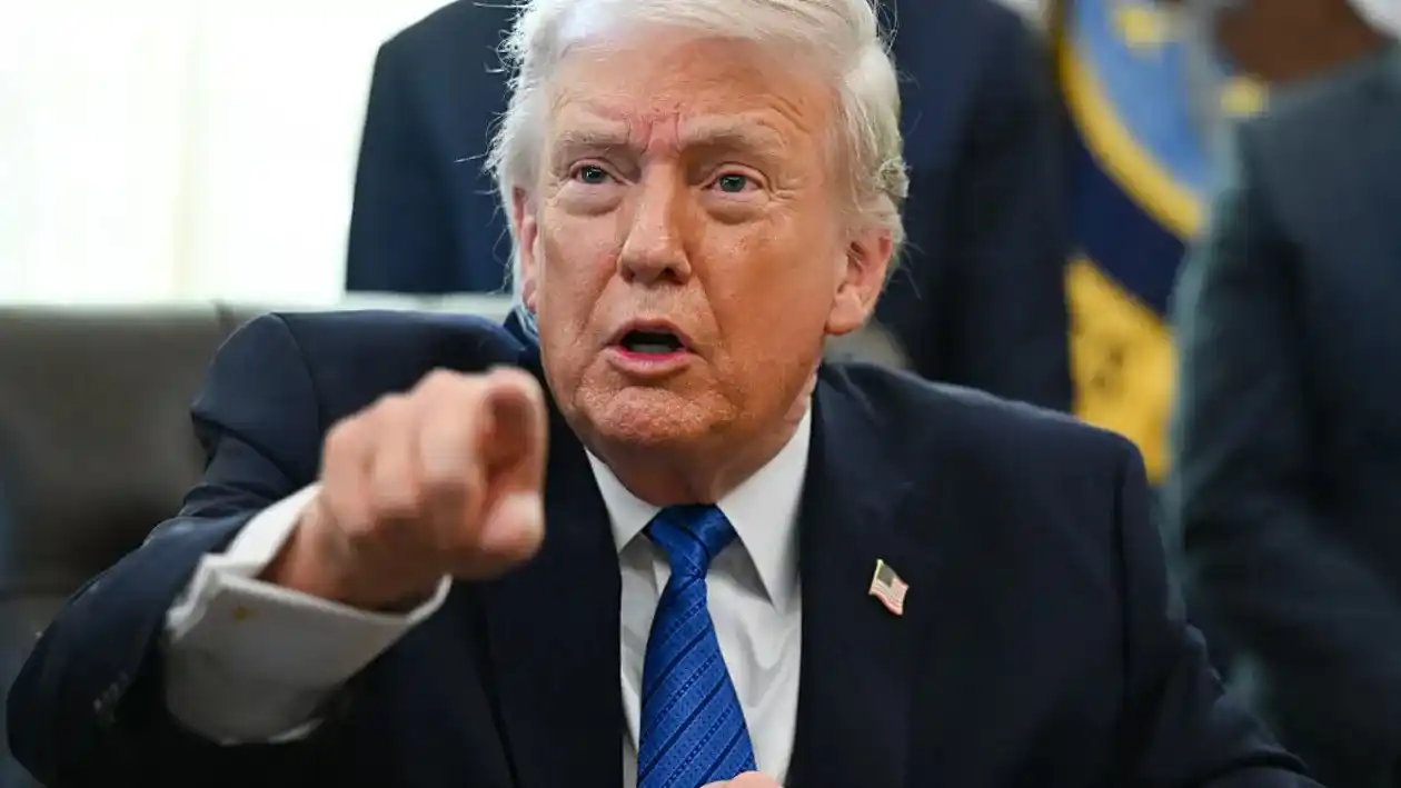 Trump Says He’ll Stay Out of Netflix, Paramount Skydance Fight to Take Over Warner Bros. Discovery